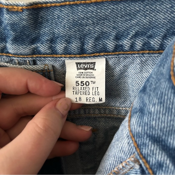 Vintage Levi 550 Mid Wash - Picture 3 of 5